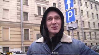 Пикаперы выебали вдвоем русскую шлюшку за деньги