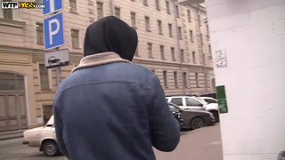 Пикаперы выебали вдвоем русскую шлюшку за деньги