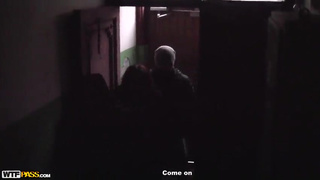 Пикаперы выебали вдвоем русскую шлюшку за деньги