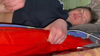 Пердолит милфу глубоко в рот и в задницу посреди ночи - русское инцест порно