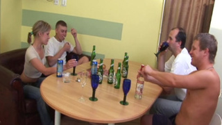 Пьяные мужики оттрахали Настю по собачьи