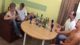 Пьяные мужики оттрахали Настю по собачьи