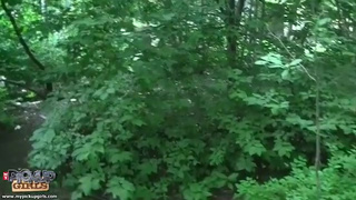 Русский пикапер снял красавицу, отжарил в лесу и кончил ей в рот