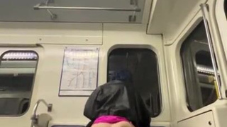А так можно было? Ебутся в метро СПб после Алых Парусов