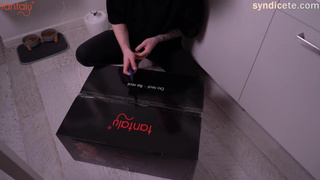 Курьерша такая красивая и хуец мне сосёт, как думаете, даст в писечку?