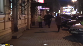 Русская студентка сосет большой хуец пикапера за деньги