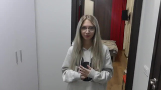 Русская блонда долбится в попочку с соседом думая что это не измена