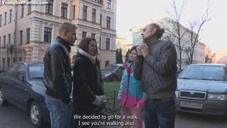 Частное групповое порно с юной Леной и Соней