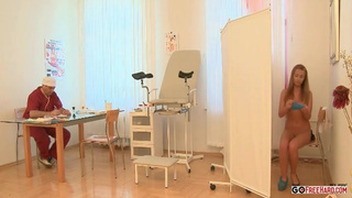Взрослый Врач гинеколог Чпокнул Строптивую девку