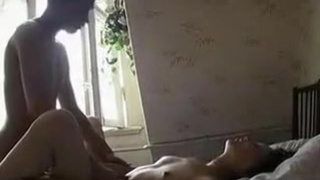 Русские любовники любят трахаться на кушетке в разных позах