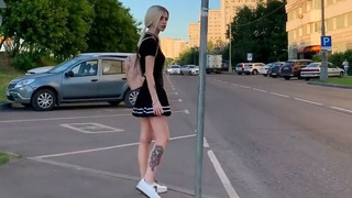 Русский пикапер подцепил белокурую девушку на улице и отжарил глубоко в ротик у себя дома