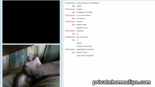 Дамочка из России соблазнила паренька своими дойками в видео чате