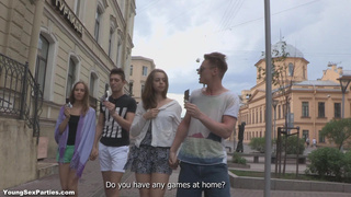 Частное порно русских студентов на диване