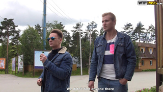 Русские пикаперы отодрали грудастую брюнетку на каблуках