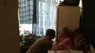 Русская мать заставила сынка лизать свою волосатую письку